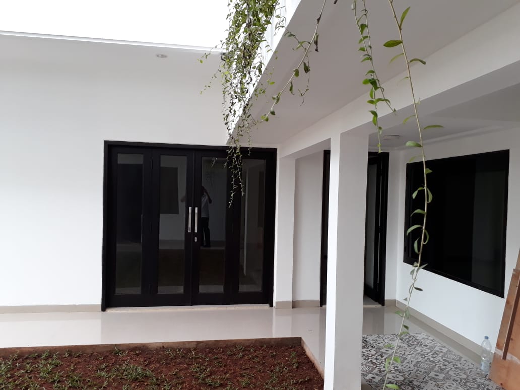 Rumah baru renovasi total di  Menteng, Jakarta Pusat